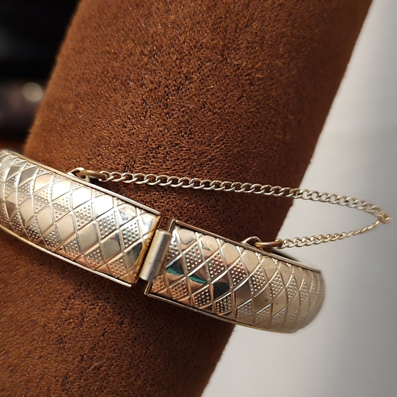 Vintage Silver Plated Hinged Bangle Bracelet - Picture 3 of 9